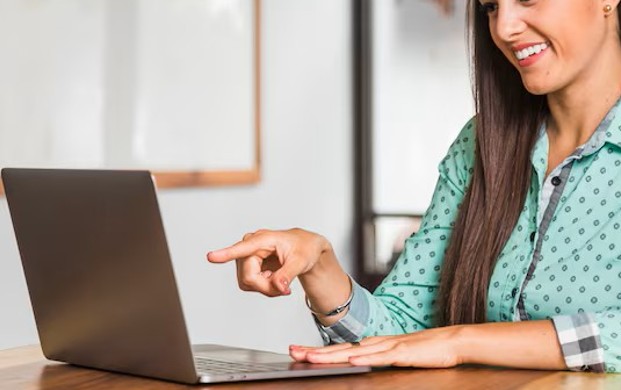 Paciente usando laptop